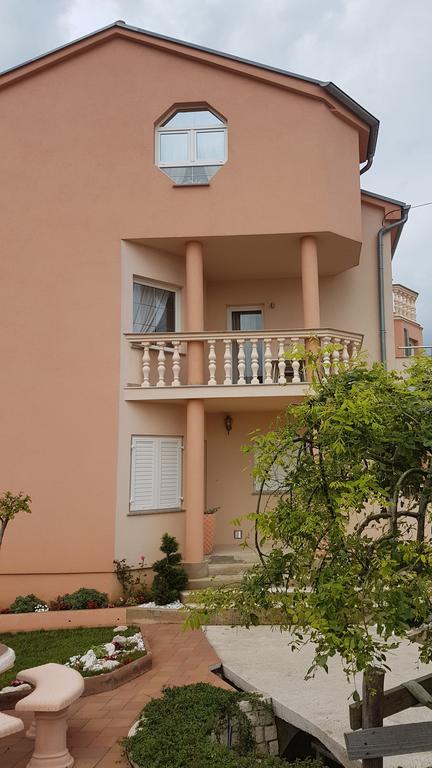 Apartments Suzana Novi Vinodolski Exterior foto