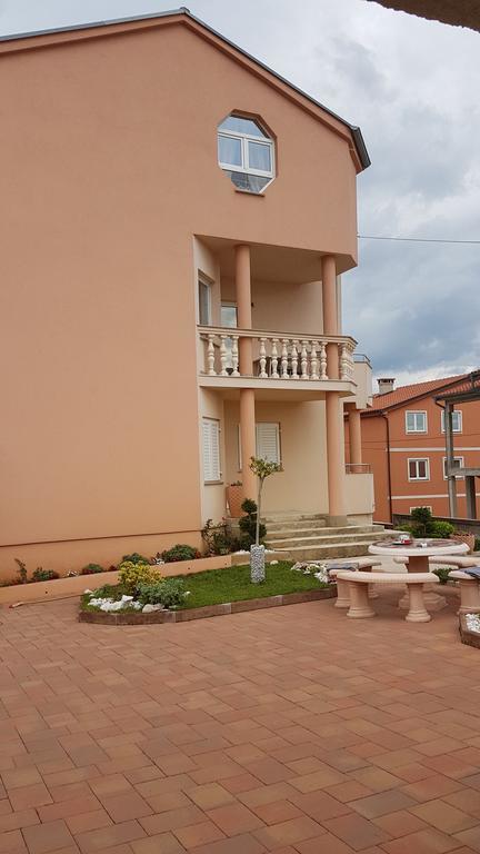 Apartments Suzana Novi Vinodolski Exterior foto