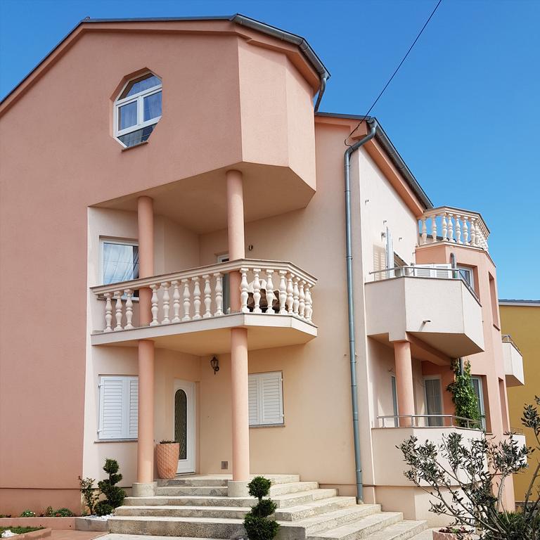 Apartments Suzana Novi Vinodolski Exterior foto